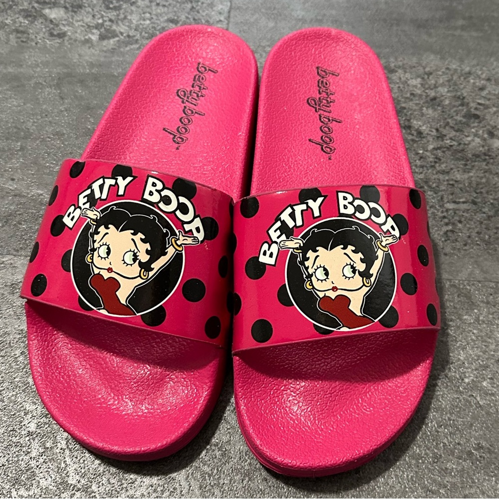 Pink Betty Boop slides in great used condition.